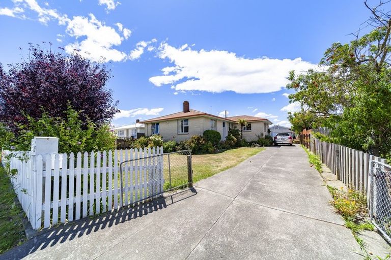 Photo of property in 15 Curling Crescent, Onekawa, Napier, 4110