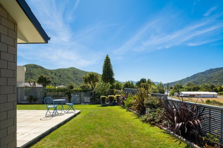 Photo of property in 10 Admiralty Place, Waikawa, Picton, 7220