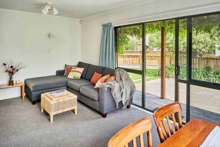 Photo of property in 105 Marine Parade, Eastbourne, Lower Hutt, 5013