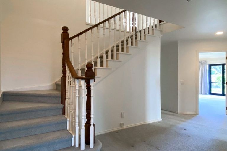 Photo of property in 20 Whiting Grove, West Harbour, Auckland, 0618