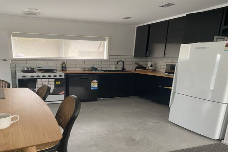 Photo of property in 1b Karaka Street, New Lynn, Auckland, 0600