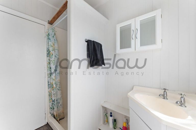 Photo of property in 44 Chippendale Crescent, Birkdale, Auckland, 0626