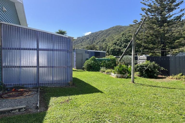 Photo of property in 2 Curtis Street, Hector, 7822