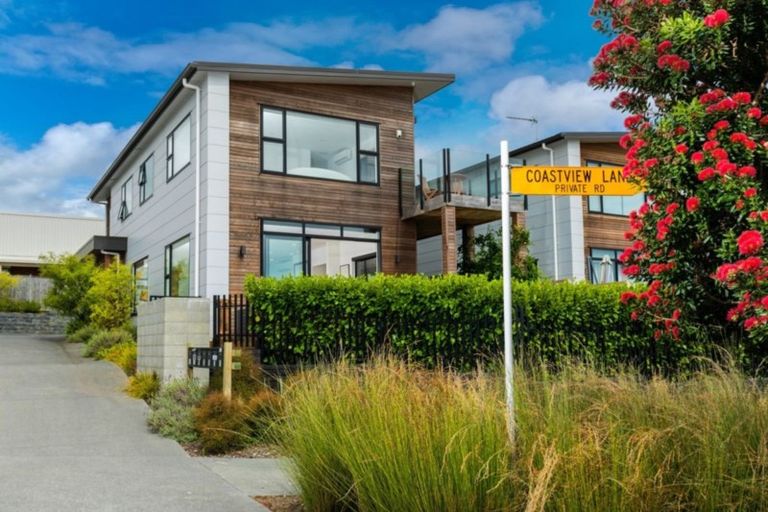 Photo of property in 1 Coastview Lane, Long Bay, Auckland, 0630