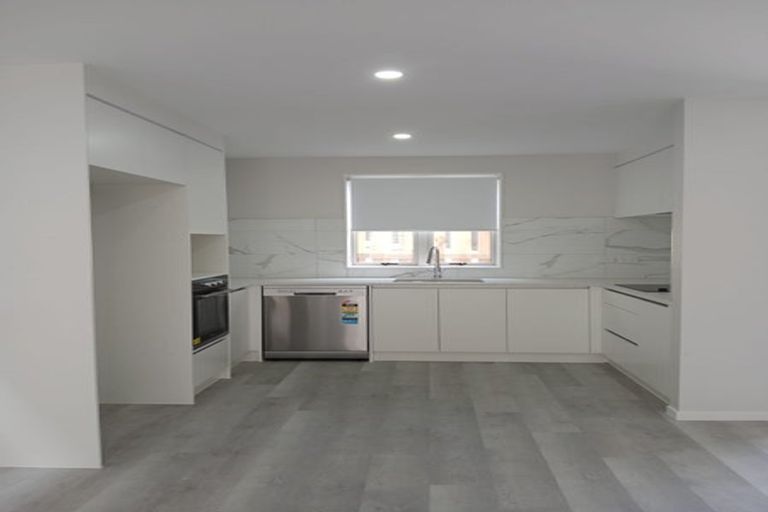 Photo of property in 2/44 Everglade Drive, Goodwood Heights, Auckland, 2105