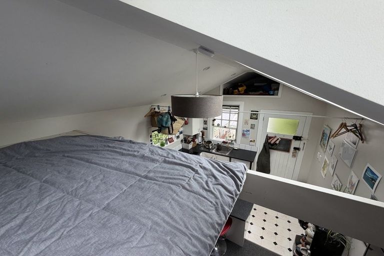 Photo of property in 62 Kelburn Parade, Kelburn, Wellington, 6012