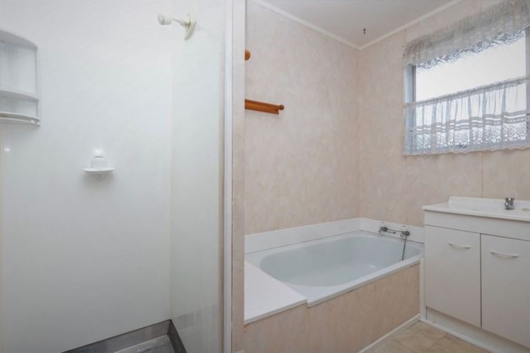 Photo of property in 2 Carew Street, Nawton, Hamilton, 3200