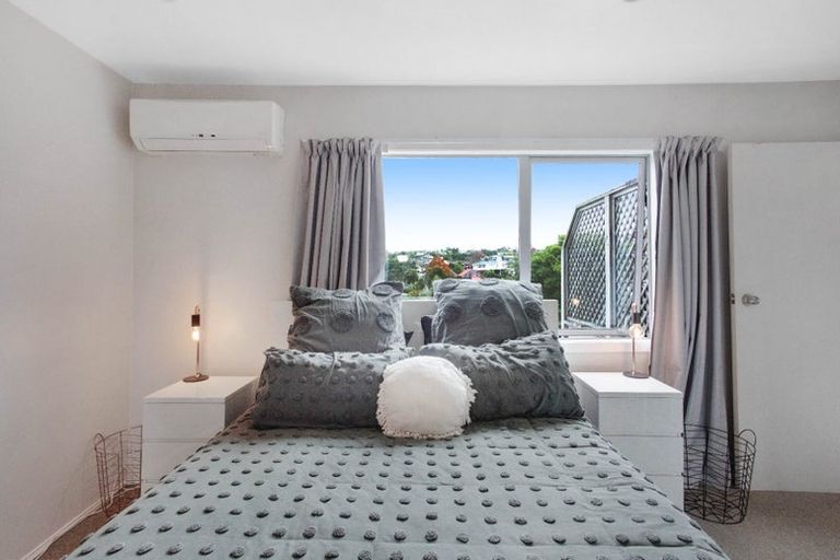 Photo of property in 2/11 Limmer Place, Browns Bay, Auckland, 0632