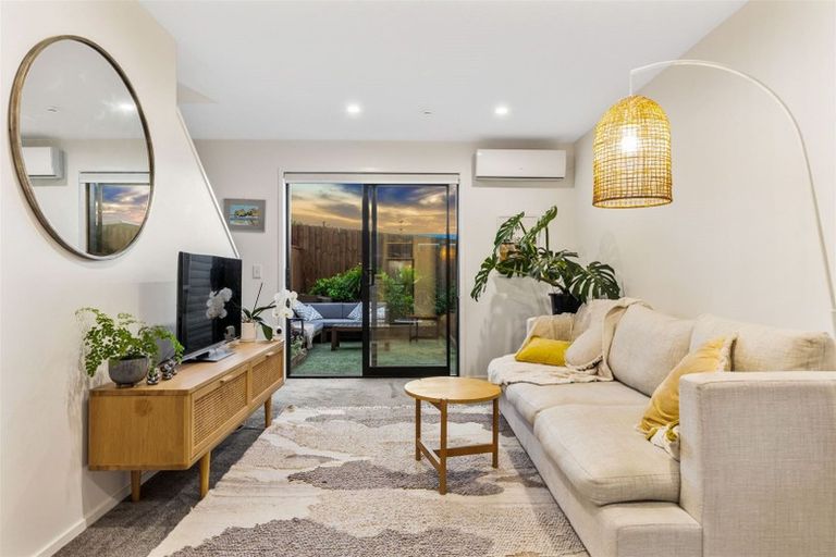 Photo of property in 8/45 Vera Road, Te Atatu South, Auckland, 0610