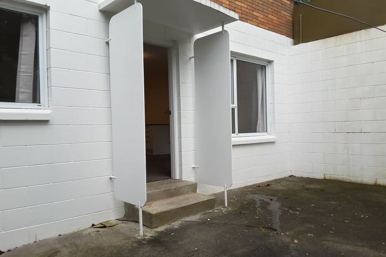 Photo of property in 2/22 Karaka Street, New Lynn, Auckland, 0600