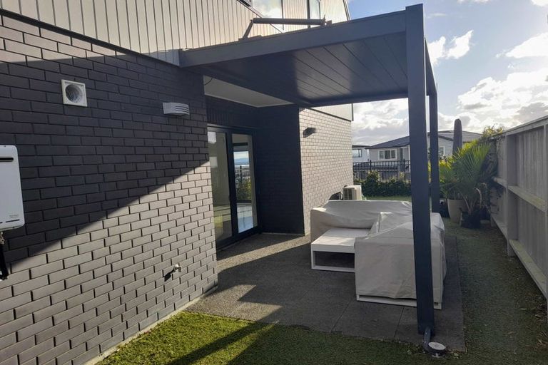 Photo of property in 3 Maureen Close, East Tamaki Heights, Auckland, 2016