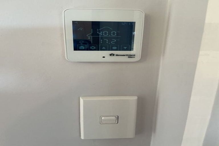 Photo of property in 2/30 Sunnynook Road, Sunnynook, Auckland, 0620