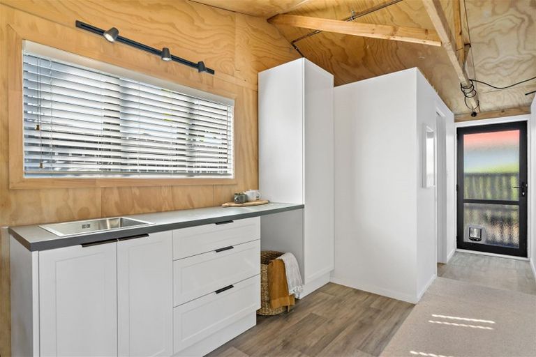 Photo of property in 17 Karamu Street, Te Atatu Peninsula, Auckland, 0610