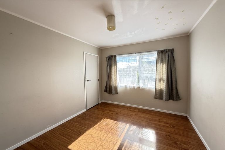 Photo of property in 3 Celeste Place, Totara Vale, Auckland, 0627