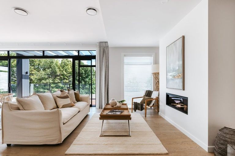 Photo of property in 2/3 Tremaine Avenue, Two Mile Bay, Taupo, 3330