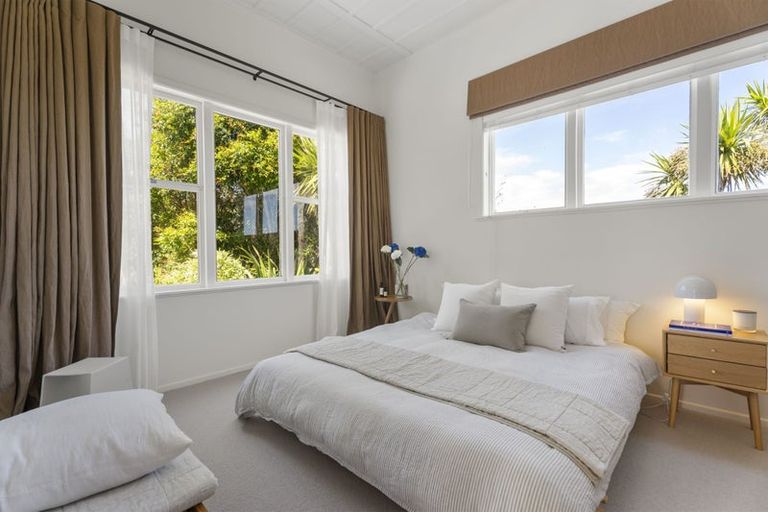 Photo of property in 41 Te Ahuahu Road, Piha, New Lynn, 0772