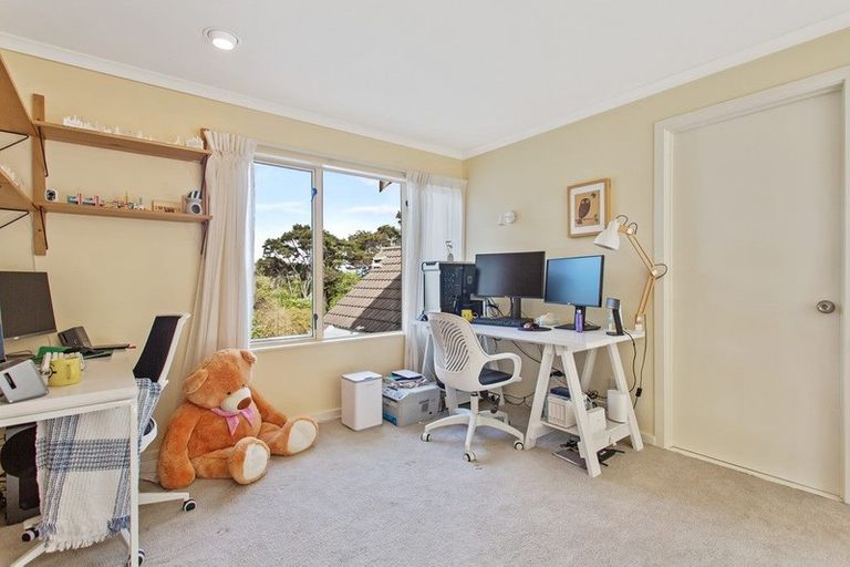 Photo of property in 32 Kereru Grove, Greenhithe, Auckland, 0632