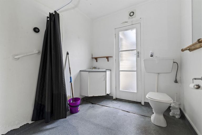 Photo of property in 51 Kawaha Point Road, Fairy Springs, Rotorua, 3015