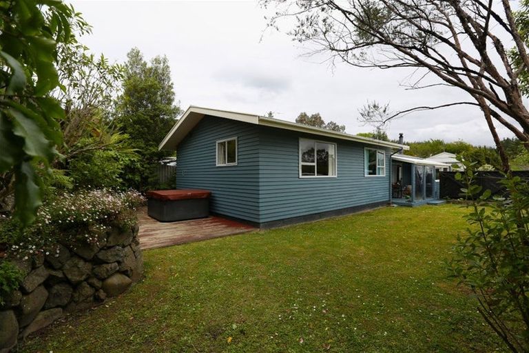 Photo of property in 21 Edelweiss Grove, Timberlea, Upper Hutt, 5018