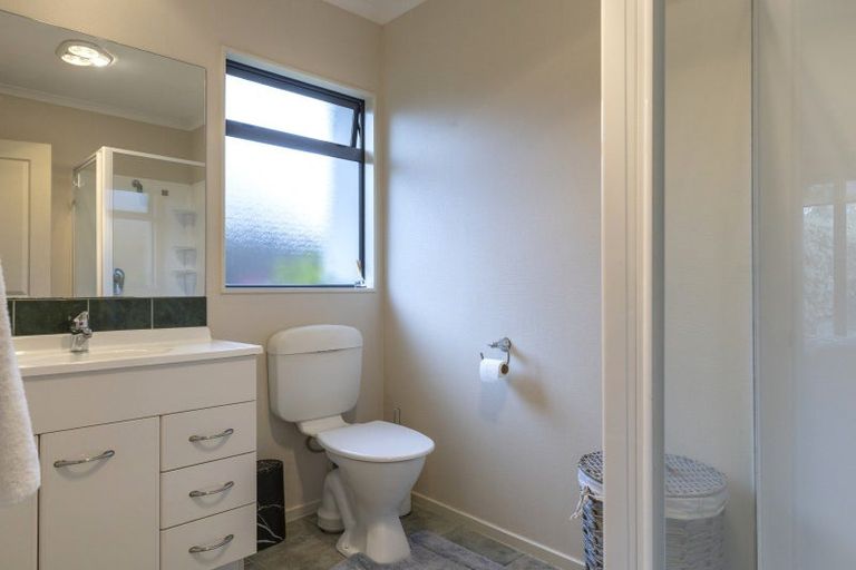 Photo of property in 32 Balmoral Drive, Hilltop, Taupo, 3330