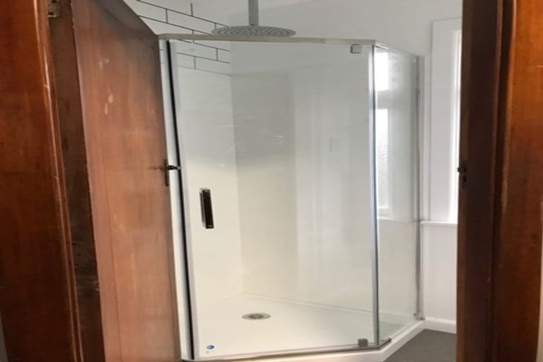 Photo of property in 49 Cambridge Terrace, Kaiti, Gisborne, 4010