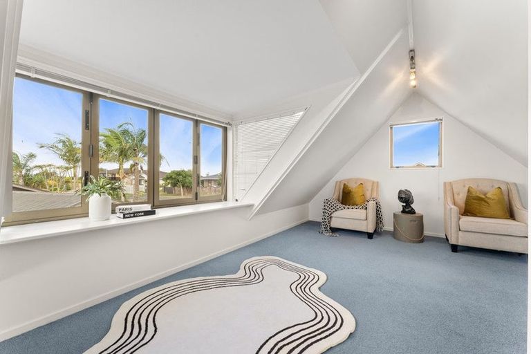 Photo of property in 152 Luckens Road, West Harbour, Auckland, 0618