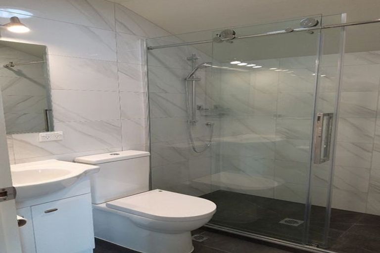 Photo of property in 9/6 John Jennings Drive, Oteha, Auckland, 0632