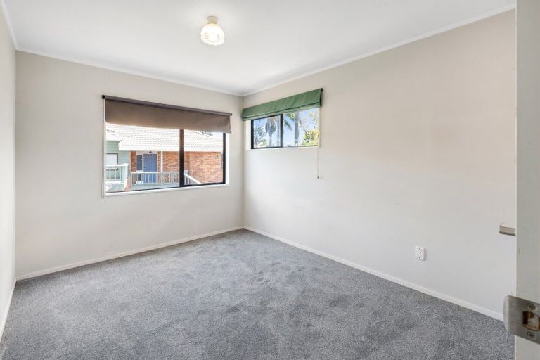 Photo of property in 1/42 Lexington Drive, Botany Downs, Auckland, 2010