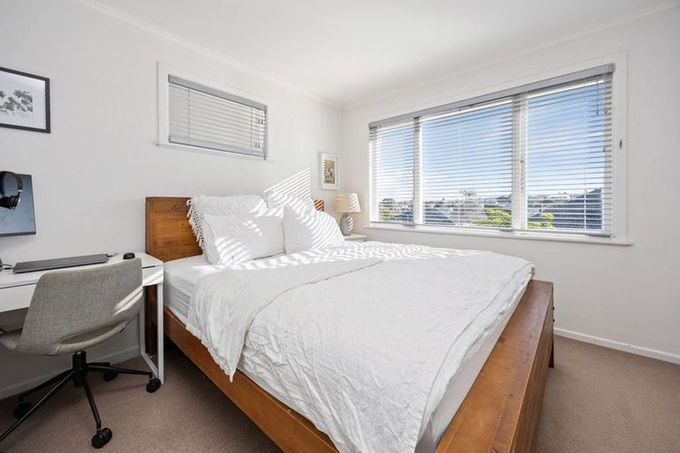 Photo of property in 1/30 Selwyn Crescent, Forrest Hill, Auckland, 0620