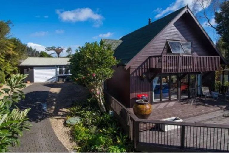 Photo of property in 3 Ridge Road, Lake Okareka, Rotorua, 3076