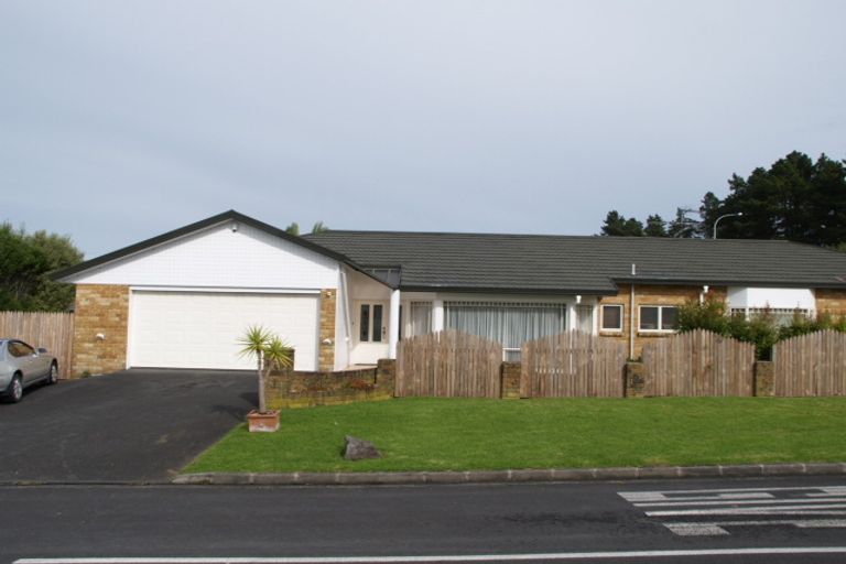 Photo of property in 1 Vesca Place, Golflands, Auckland, 2013