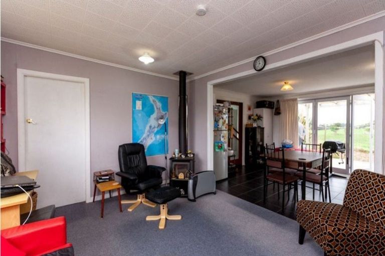 Photo of property in 421a South Road, Omata, New Plymouth, 4374