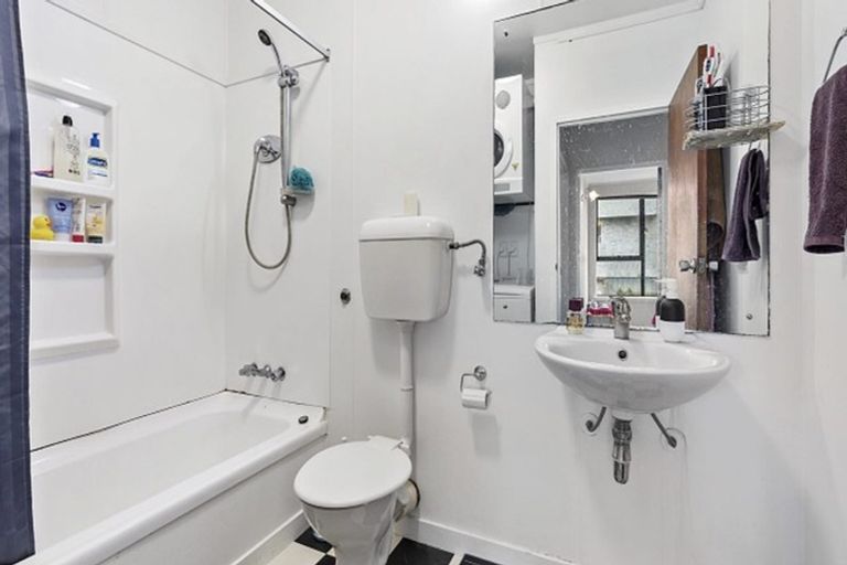 Photo of property in Hobson Court Flats, 14/70 Hobson Street, Thorndon, Wellington, 6011