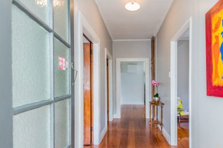 Photo of property in 1-2/6a Pohutukawa Street, Woburn, Lower Hutt, 5010