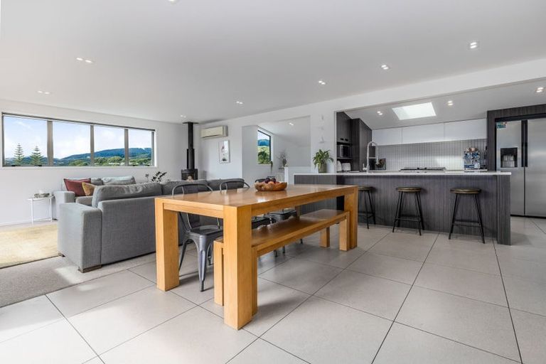 Photo of property in 8 Tiromoana Road, Raumati South, Paraparaumu, 5032