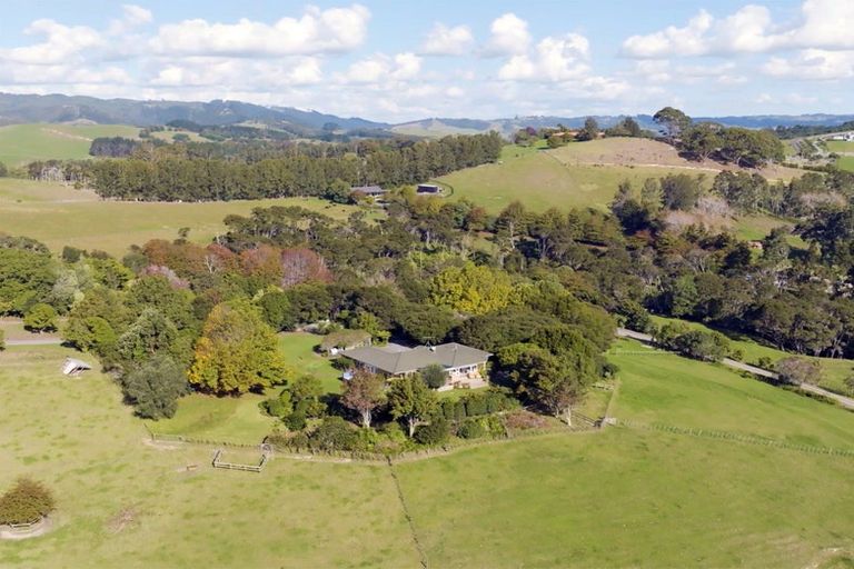 Photo of property in 271 Clevedon Kawakawa Road, Clevedon, Papakura, 2585
