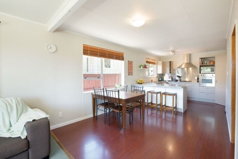 Photo of property in 6 Keith Hart Grove, Titahi Bay, Porirua, 5022