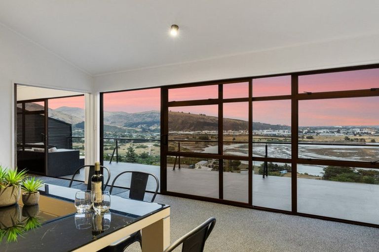 Photo of property in 5 Osmond Lane, Mount Pleasant, Christchurch, 8081