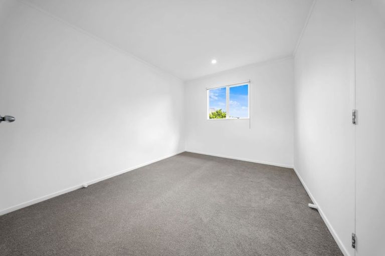 Photo of property in 71 Rosehill Drive, Rosehill, Papakura, 2113