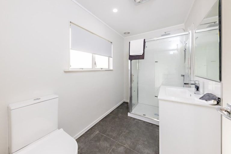 Photo of property in 1/4 Slim Place, Clendon Park, Auckland, 2103