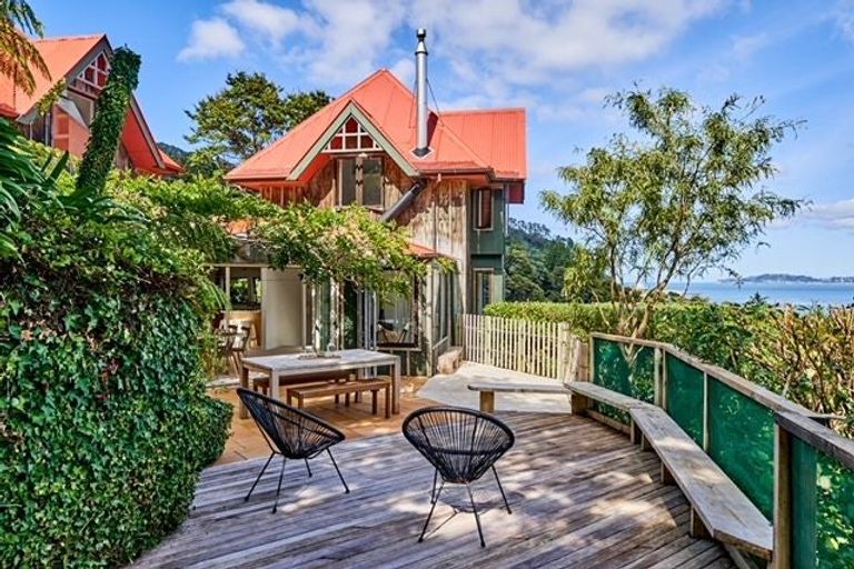 Photo of property in 23 Kotari Road, Days Bay, Lower Hutt, 5013