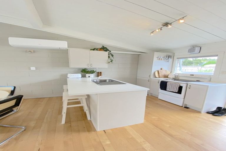 Photo of property in 1/23a Gladstone Road, Northcote, Auckland, 0627