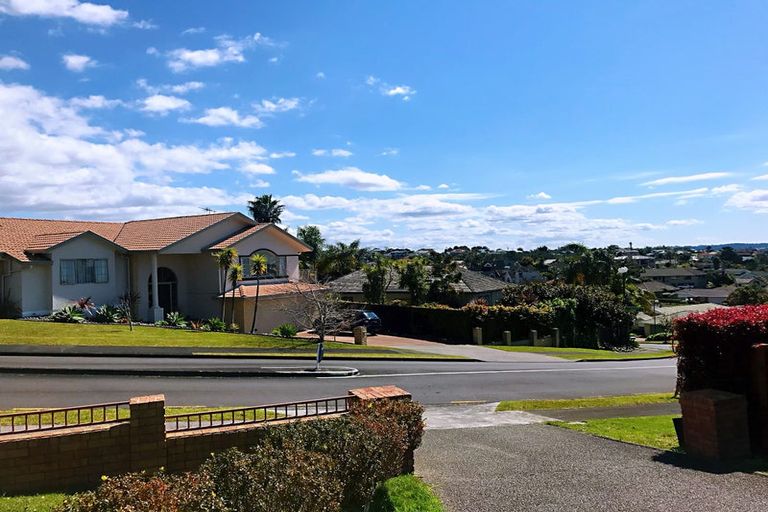 Photo of property in 10 Bonnard Place, West Harbour, Auckland, 0618