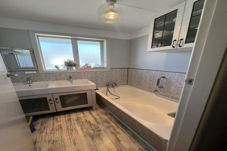 Photo of property in 102 Effingham Street, North New Brighton, Christchurch, 8083