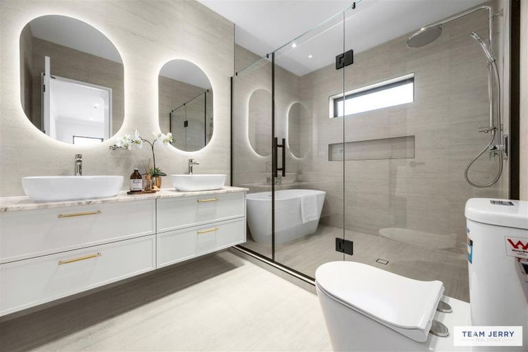 Photo of property in 37 Maungakaraka Road, Karaka, 2580