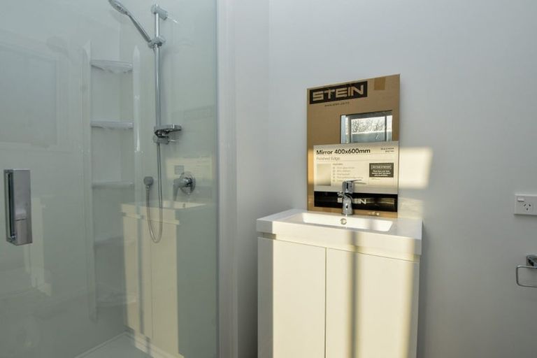 Photo of property in 2f Garner Place, Glenfield, Auckland, 0629