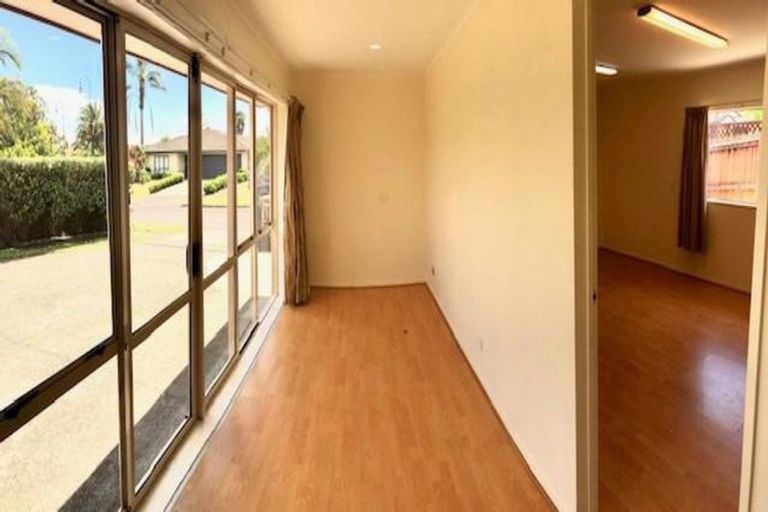 Photo of property in 3 Newinn Crescent, East Tamaki Heights, Auckland, 2016