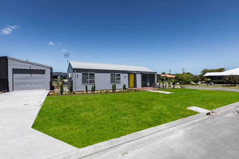 Photo of property in 2 Highgrove Place, Waipukurau, 4200