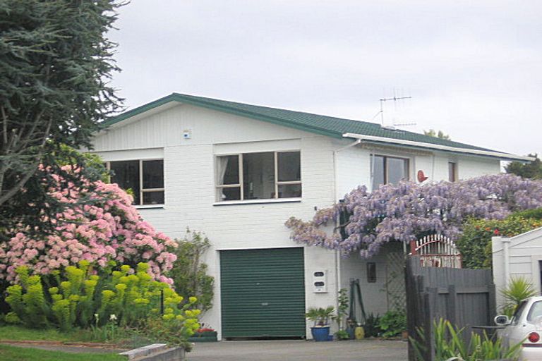 Photo of property in 8 Holland Grove, Richmond Heights, Taupo, 3330