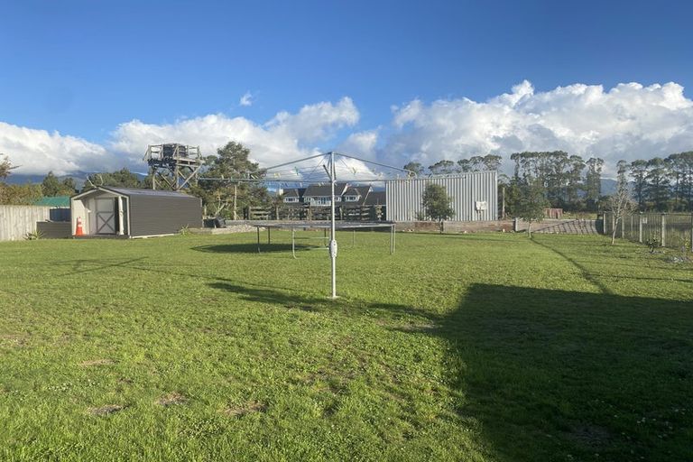 Photo of property in 96 Brougham Street, Westport, 7825